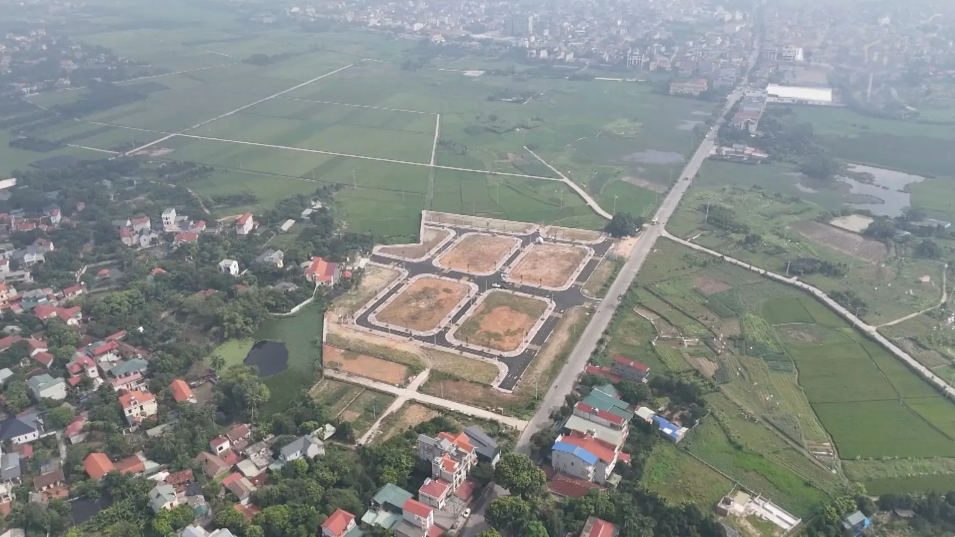 Cân nhắc tạm dừng giao dịch đất sau thông báo thu hồi